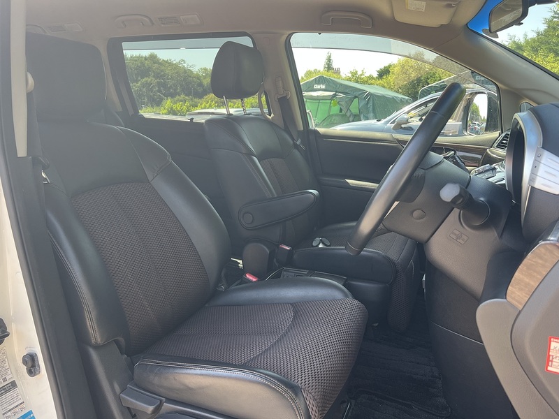 Nissan Elgrand 250Highwaystar - U12381