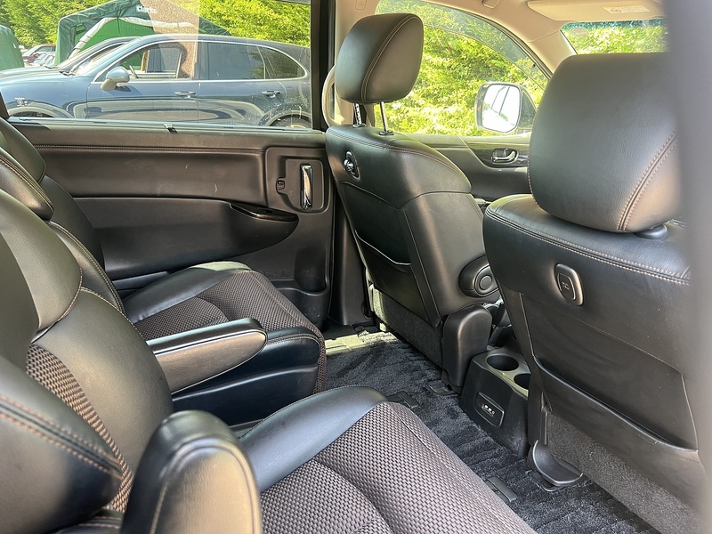 Nissan Elgrand 250Highwaystar - U12381