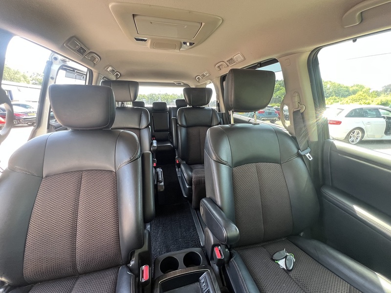 Nissan Elgrand 250Highwaystar - U12381