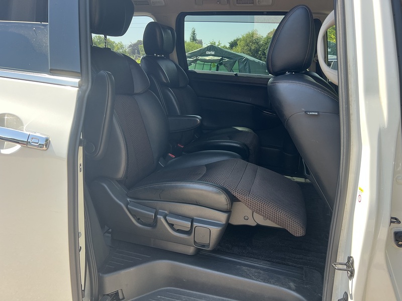Nissan Elgrand 250Highwaystar - U12381