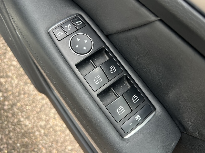 Mercedes-Benz E Class E350d V6 AMG Line Edition - U12382