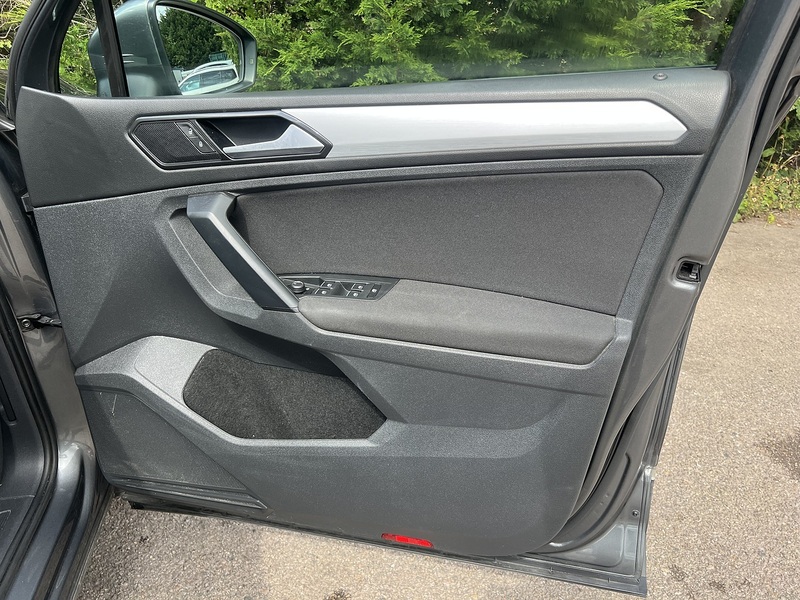 Volkswagen Tiguan TSI SE - U12408