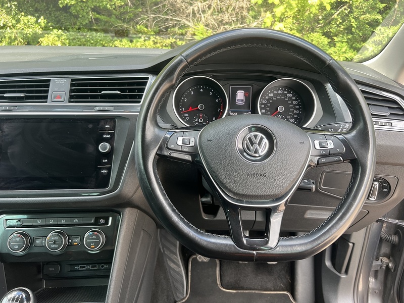 Volkswagen Tiguan TSI SE - U12408