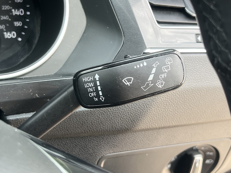 Volkswagen Tiguan TSI SE - U12408
