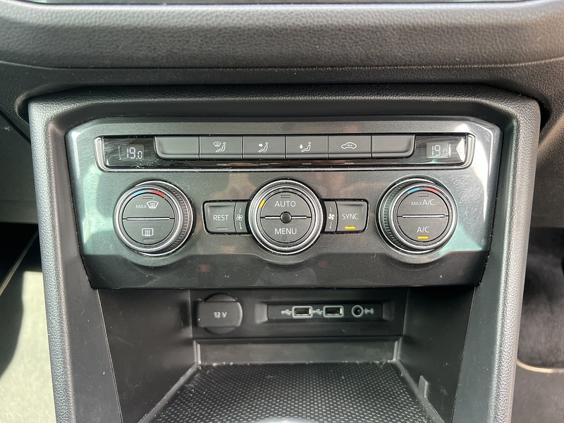 Volkswagen Tiguan TSI SE - U12408