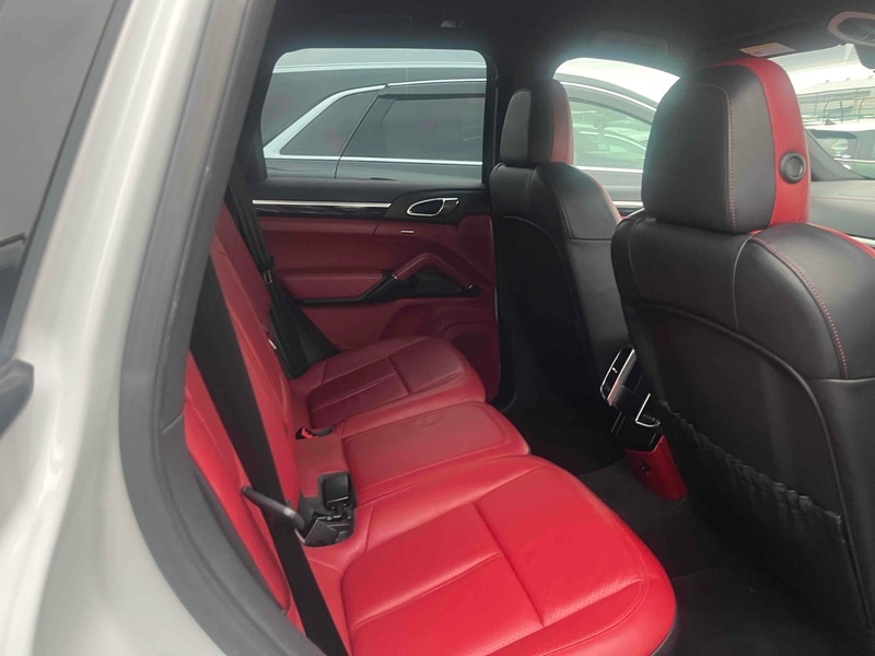 Porsche Cayenne S - U12414