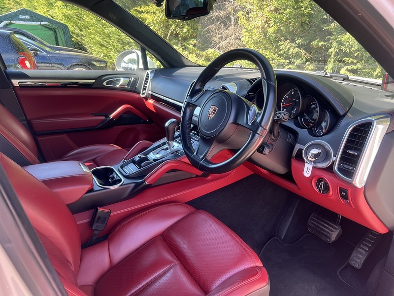 Porsche Cayenne S - U12414