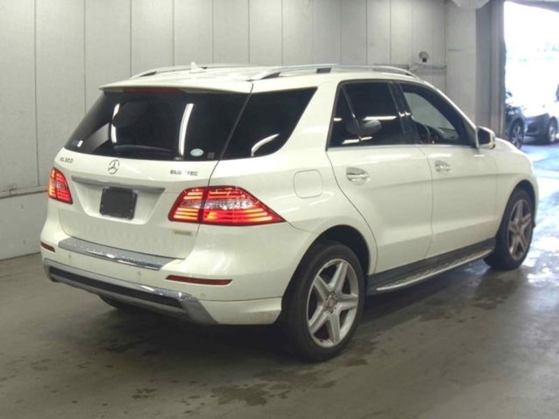 Mercedes-Benz MClass ML350 - U12417