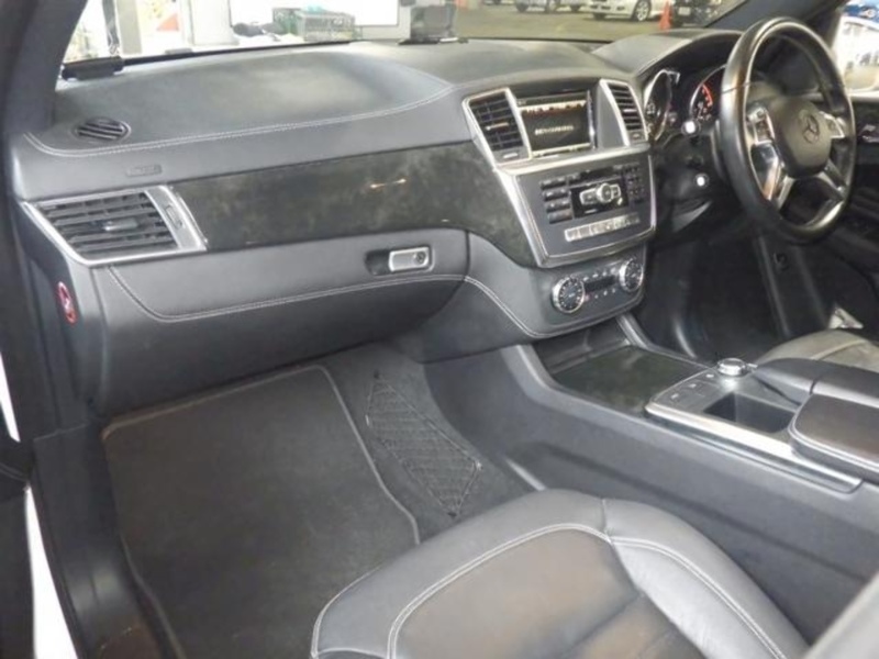 Mercedes-Benz MClass ML350 - U12417