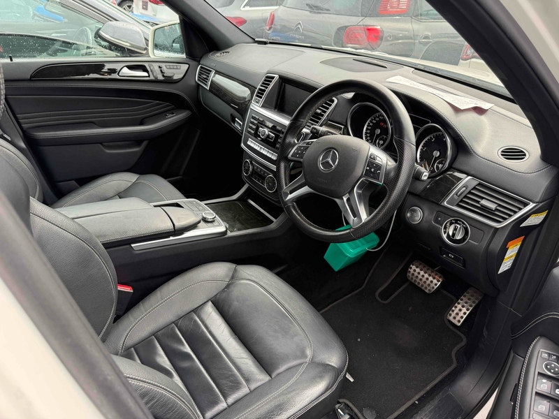 Mercedes-Benz MClass ML350 - U12417