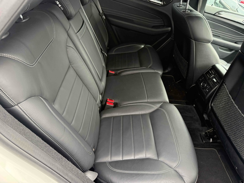 Mercedes-Benz MClass ML350 - U12417