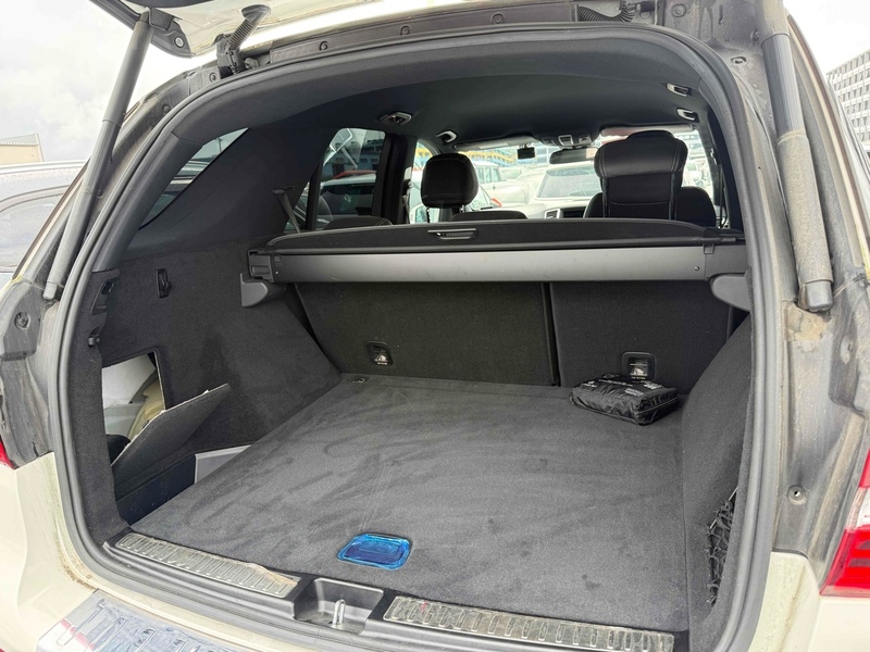 Mercedes-Benz MClass ML350 - U12417