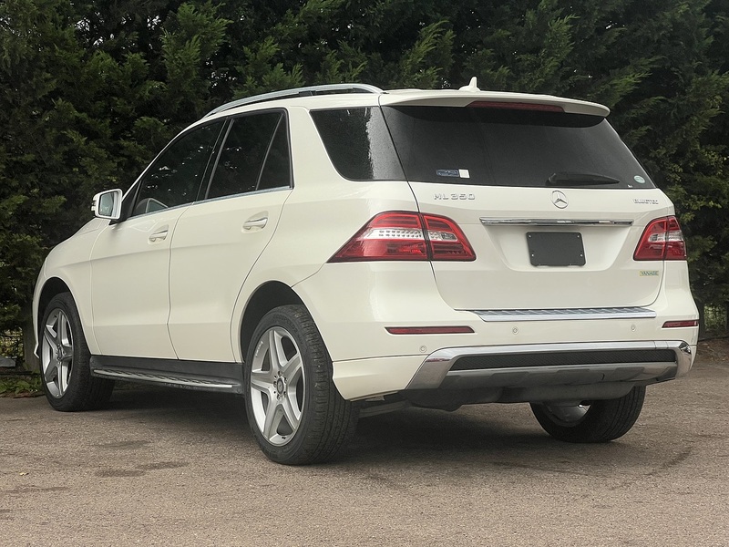Mercedes-Benz MClass ML350 - U12417