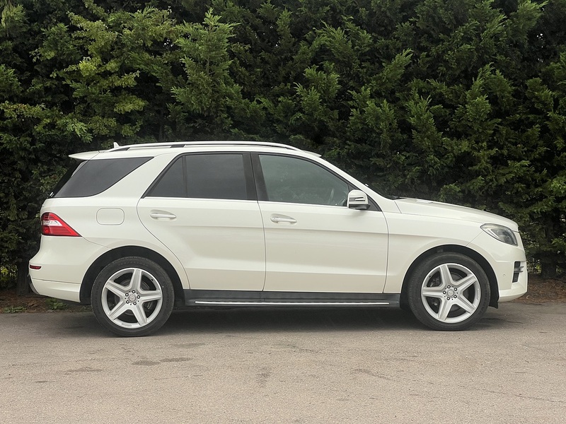 Mercedes-Benz MClass ML350 - U12417