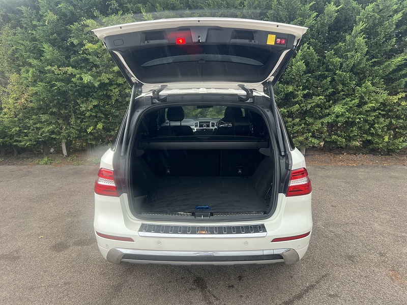 Mercedes-Benz MClass ML350 - U12417