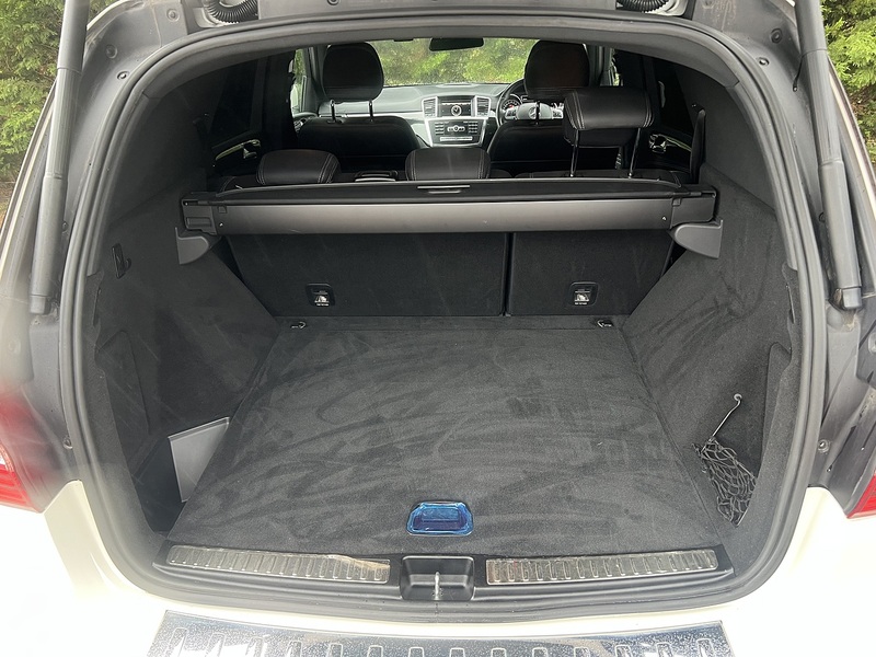 Mercedes-Benz MClass ML350 - U12417
