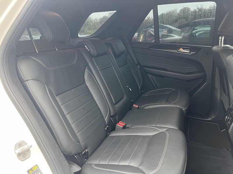 Mercedes-Benz MClass ML350 - U12417