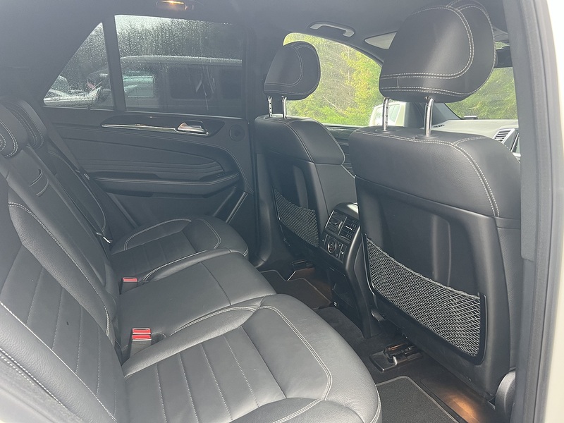 Mercedes-Benz MClass ML350 - U12417