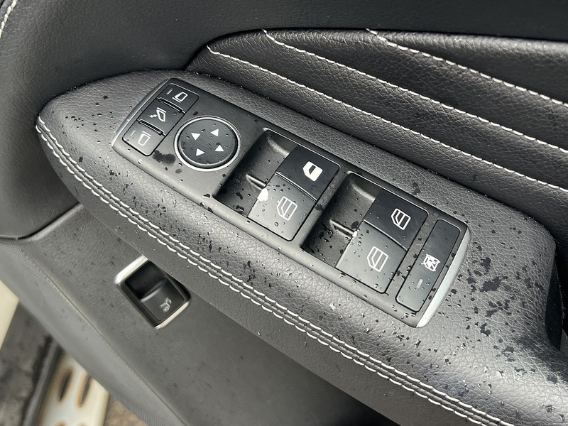 Mercedes-Benz MClass ML350 - U12417