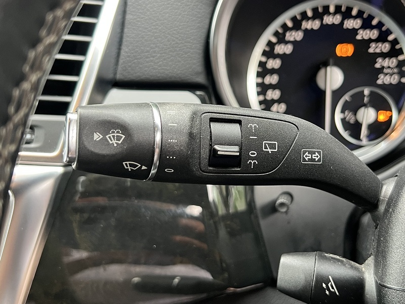 Mercedes-Benz MClass ML350 - U12417