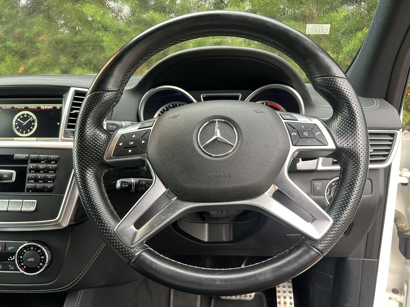 Mercedes-Benz MClass ML350 - U12417