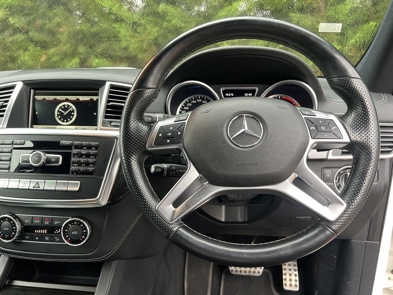 Mercedes-Benz MClass ML350 - U12417