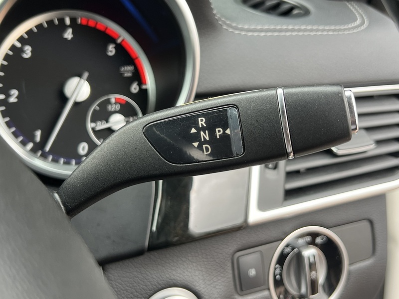 Mercedes-Benz MClass ML350 - U12417