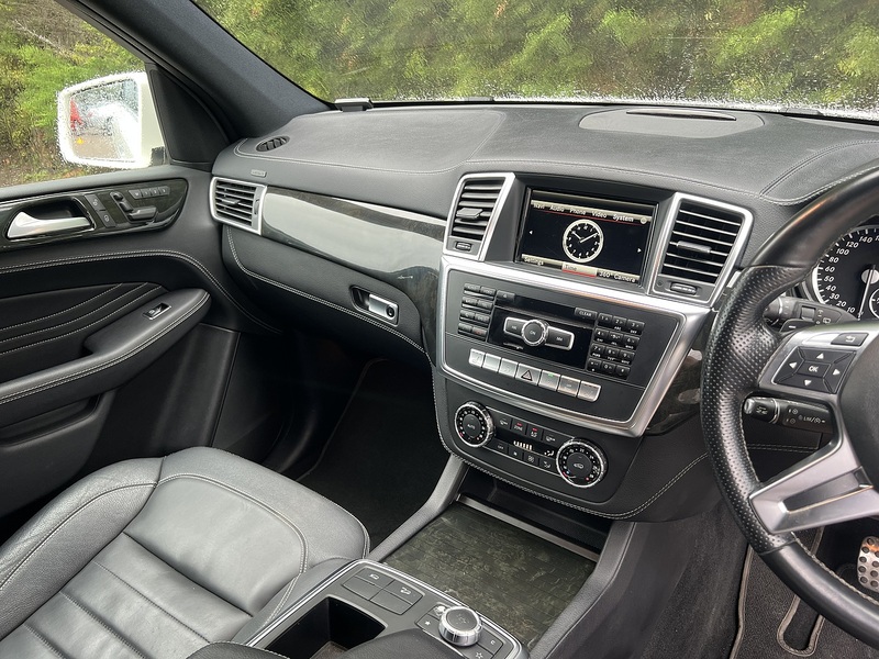 Mercedes-Benz MClass ML350 - U12417