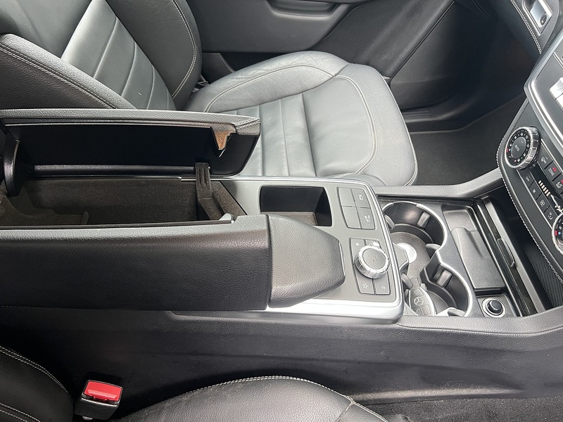 Mercedes-Benz MClass ML350 - U12417
