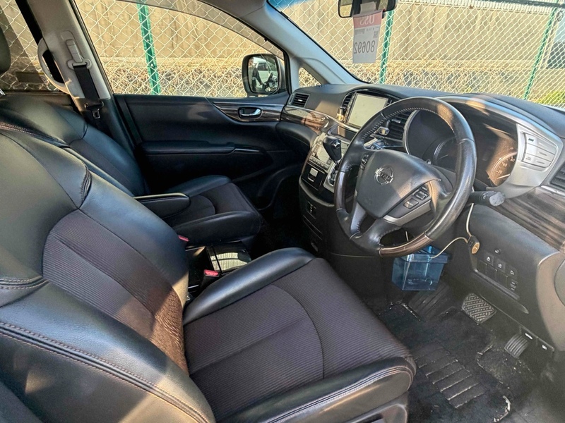 Nissan ELGRAND 250 HighwayStar - U12418