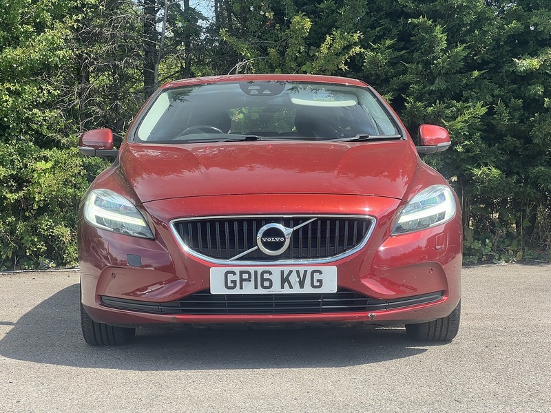 Volvo V40 T3 Momentum - U12422