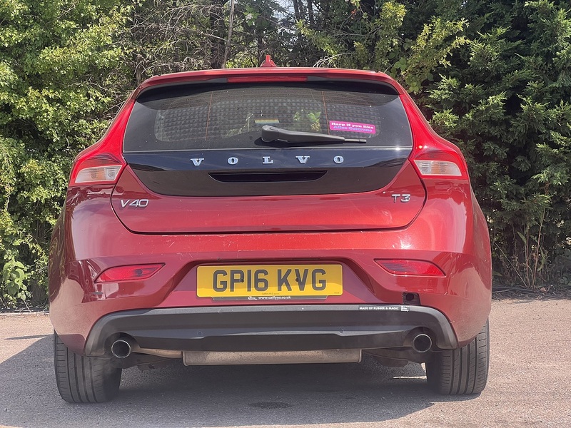 Volvo V40 T3 Momentum - U12422