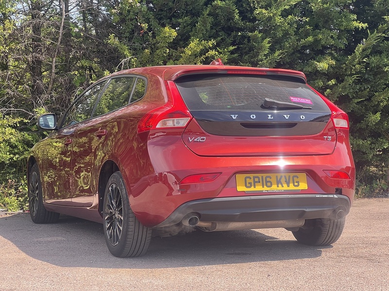 Volvo V40 T3 Momentum - U12422