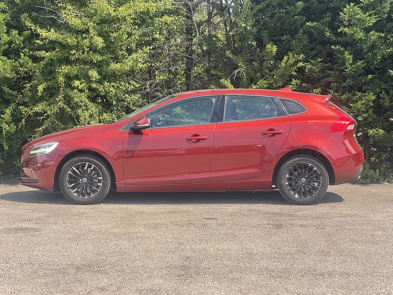 Volvo V40 T3 Momentum - U12422