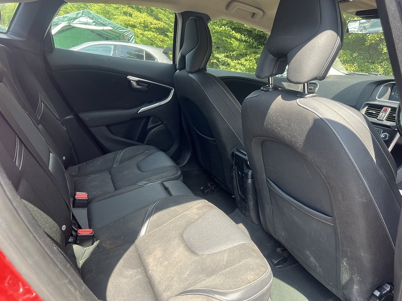 Volvo V40 T3 Momentum - U12422