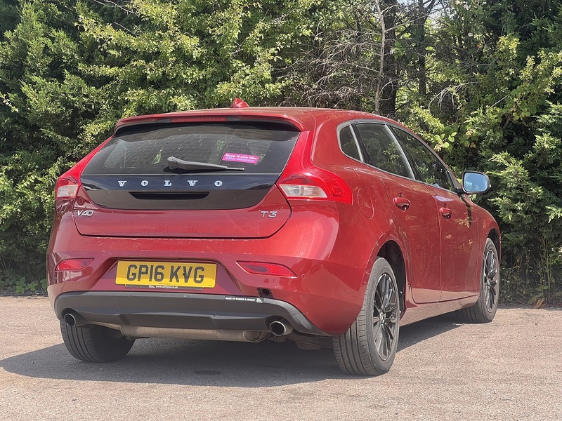 Volvo V40 T3 Momentum - U12422