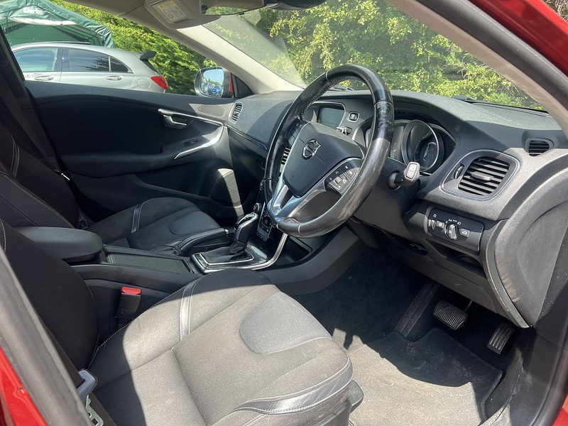 Volvo V40 T3 Momentum - U12422