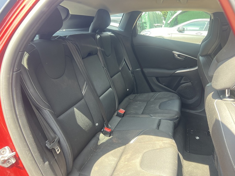 Volvo V40 T3 Momentum - U12422