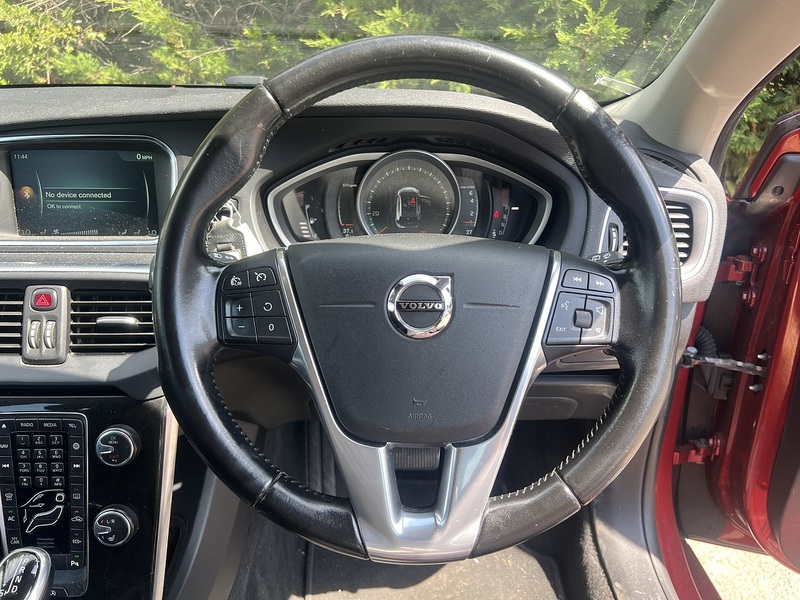 Volvo V40 T3 Momentum - U12422