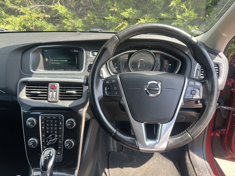 Volvo V40 T3 Momentum - U12422
