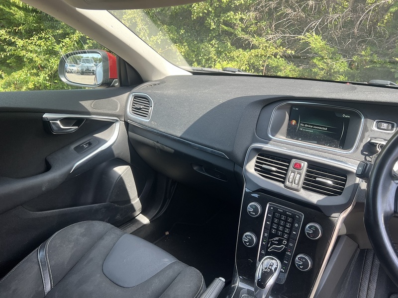 Volvo V40 T3 Momentum - U12422