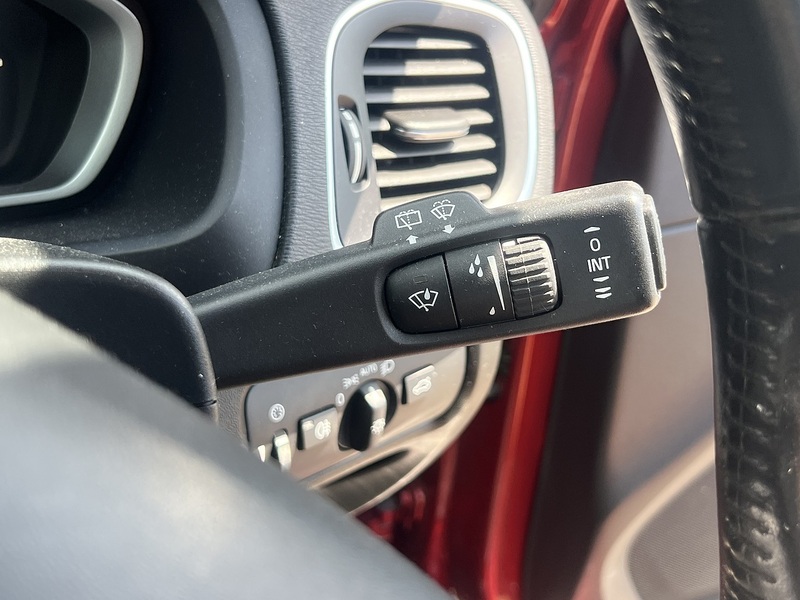 Volvo V40 T3 Momentum - U12422