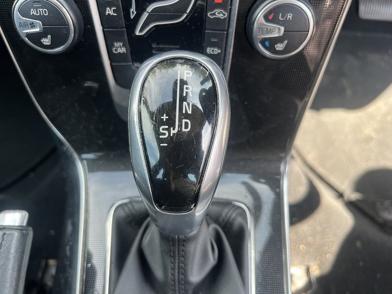 Volvo V40 T3 Momentum - U12422