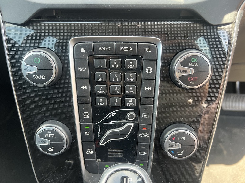Volvo V40 T3 Momentum - U12422