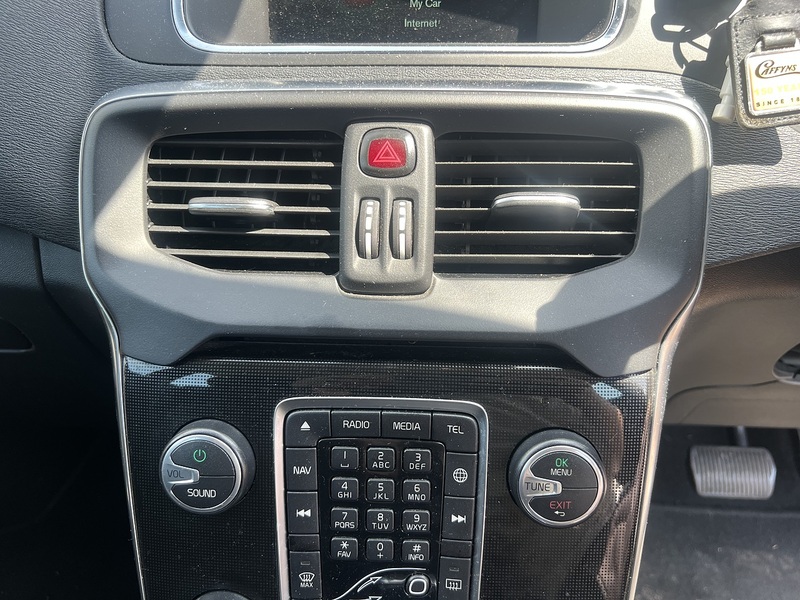 Volvo V40 T3 Momentum - U12422