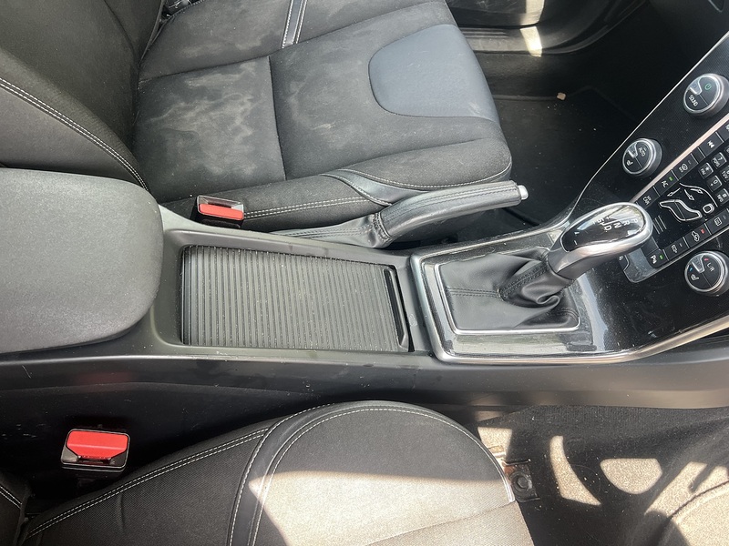 Volvo V40 T3 Momentum - U12422