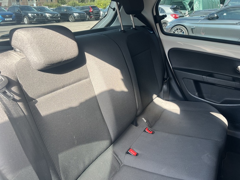 Volkswagen Up!  - U12423