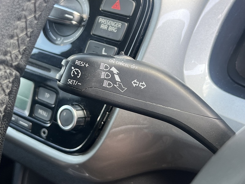 Volkswagen Up!  - U12423
