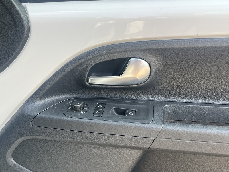 Volkswagen Up!  - U12423