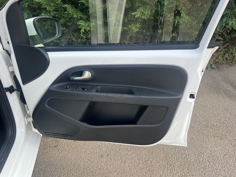 Volkswagen Up!  - U12423